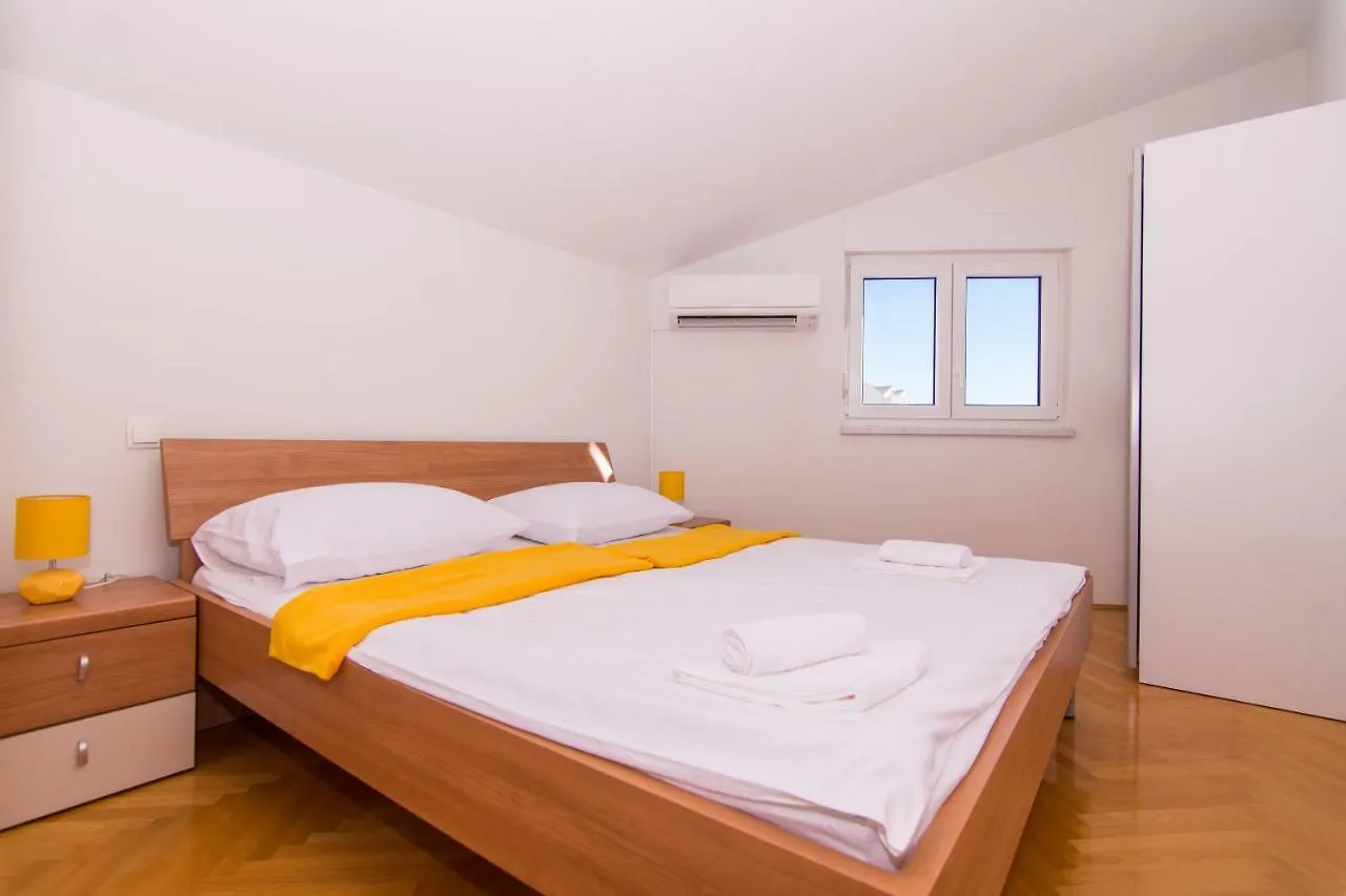 Apartment Aba Трогир