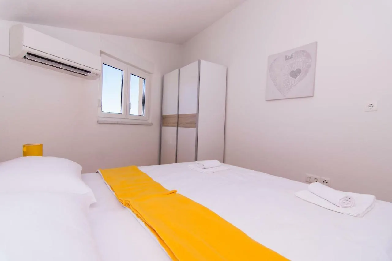 Apartment Aba Trogir 0*,